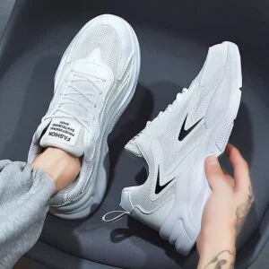 New men’s summer breathable mesh shoes and sports shoes