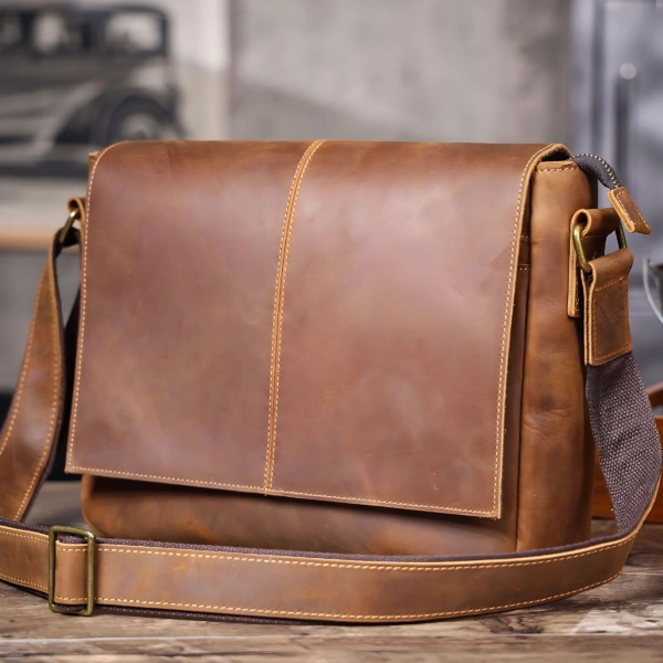 Crazy Horse leather men’s single-shoulder bag