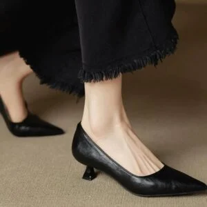 Pointed-Toe Low-Heel Shoes