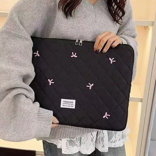 Quilted Tablet Cosmetics Organizer Bag