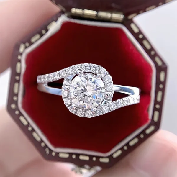 Light Luxury Flashy Wax Inlaid Zircon Ladies Ring For Wedding Engagement