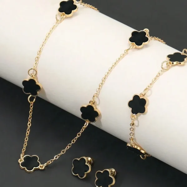 4 Pieces Five-Leaf Grass Jewelry Set Ladies Retro Style Drop Oil Lucky Flower Necklace Bracelet Bracelet Earrings Jewelry